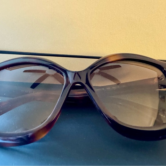 RARE GUCCI Vintage Tortoise
Brown Gradient Cat Eye Ladies Sunglasses - Picture 10 of 16